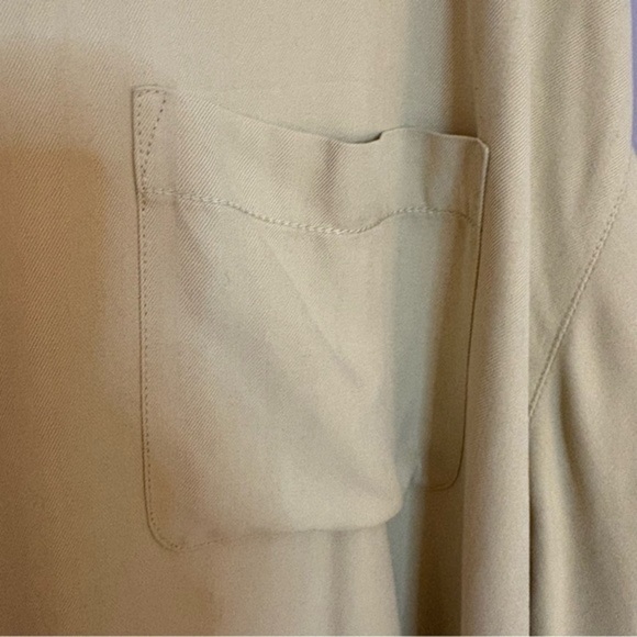 Tommy Bahama 100% Silk Men’s polo button down. Size XXL. tan with brown buttons - Picture 6 of 6